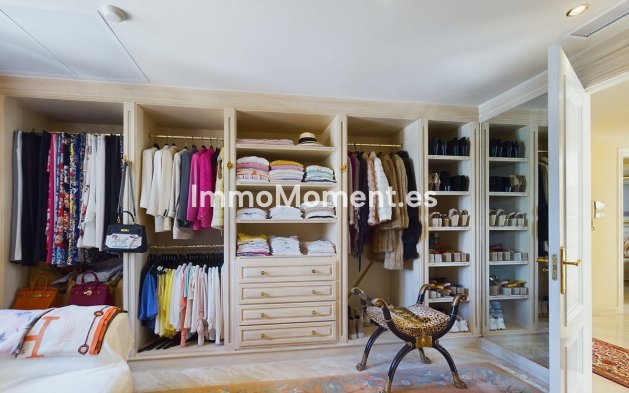 Resale - Villa - Marbella - Nueva Andalucía