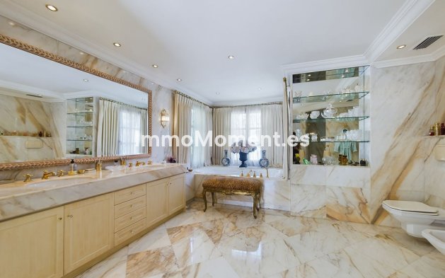 Resale - Villa - Marbella - Nueva Andalucía