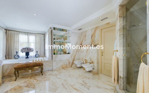 Resale - Villa - Marbella - Nueva Andalucía