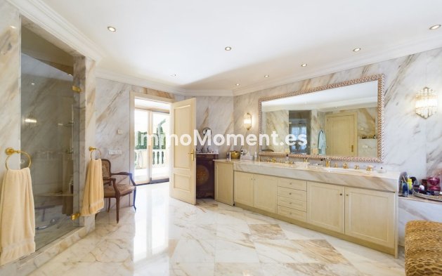 Resale - Villa - Marbella - Nueva Andalucía