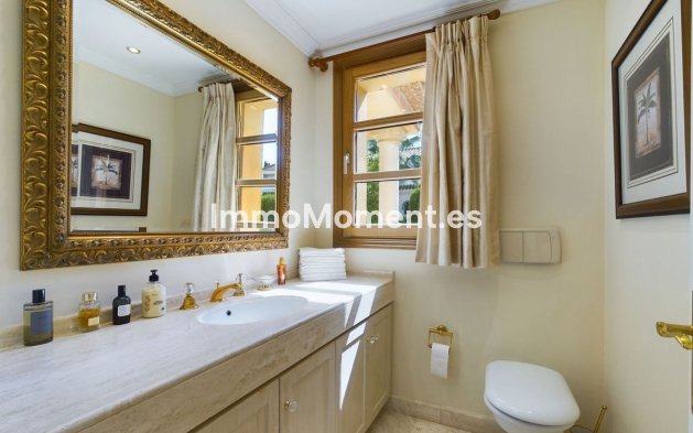 Resale - Villa - Marbella - Nueva Andalucía