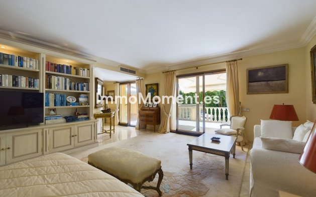 Resale - Villa - Marbella - Nueva Andalucía