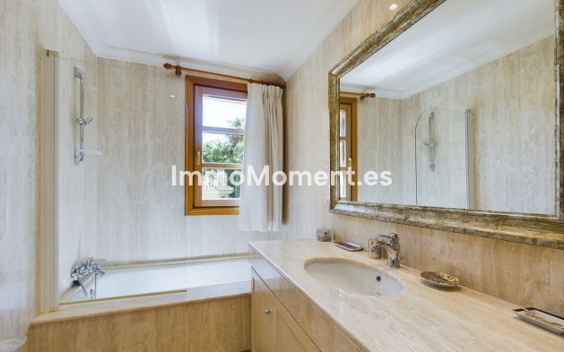 Resale - Villa - Marbella - Nueva Andalucía