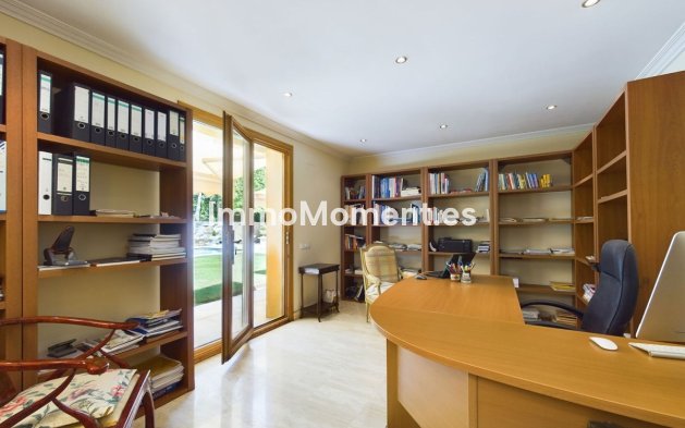 Resale - Villa - Marbella - Nueva Andalucía