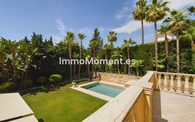 Resale - Villa - Marbella - Nueva Andalucía