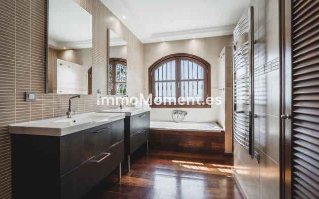 Bestaande woning - Villa - Estepona  - Estepona Centro