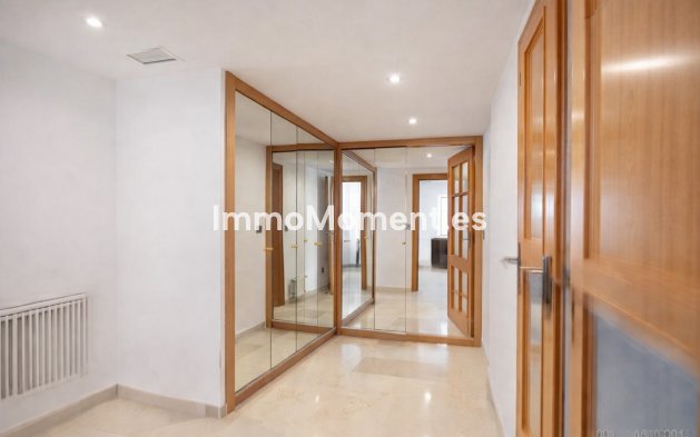 Resale - Apartment - Marbella - Guadalmina Alta