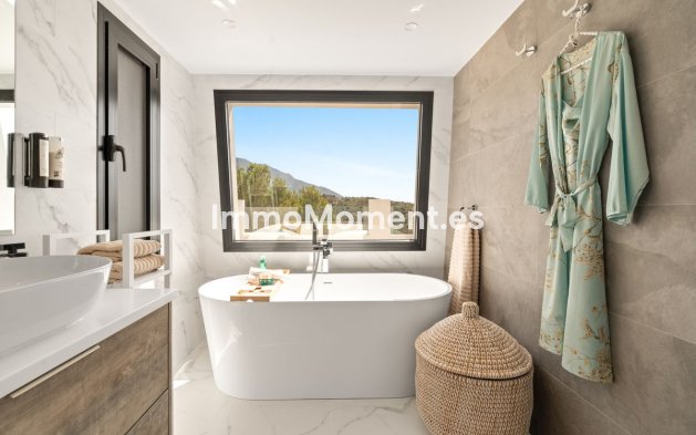 Wiederverkauf - Villa - Marbella - Nueva Andalucía