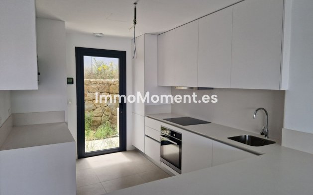 Resale - Villa - Estepona - Atalaya