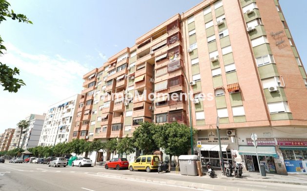 Resale - Apartment - Málaga - Málaga Centro