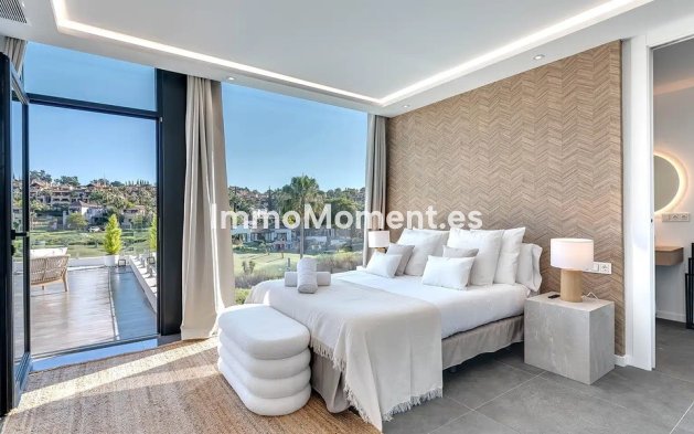 Resale - Villa - El Paraiso - New Golden Mile