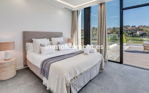 Resale - Villa - El Paraiso - New Golden Mile