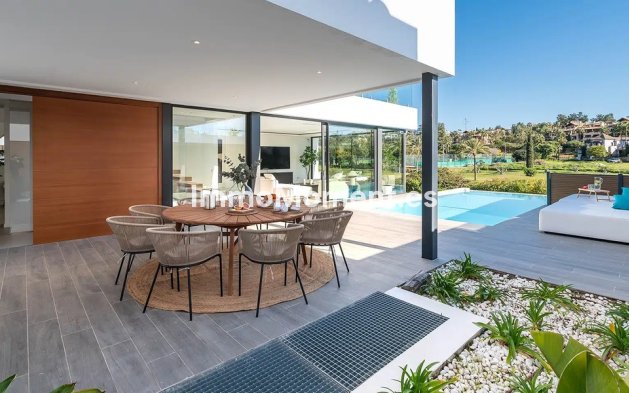 Resale - Villa - El Paraiso - New Golden Mile