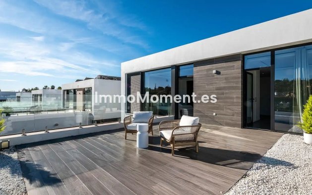 Resale - Villa - El Paraiso - New Golden Mile