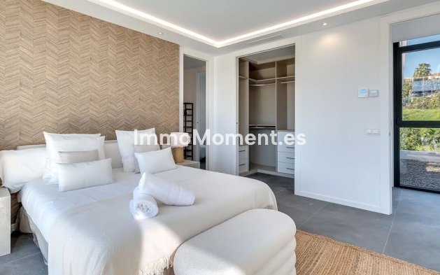 Resale - Villa - El Paraiso - New Golden Mile