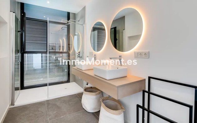 Resale - Villa - El Paraiso - New Golden Mile