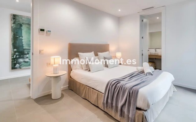 Resale - Villa - El Paraiso - New Golden Mile