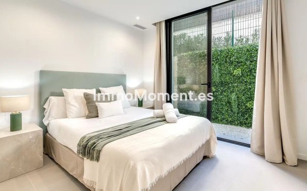 Resale - Villa - El Paraiso - New Golden Mile
