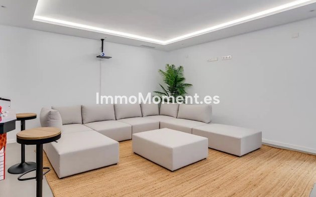 Resale - Villa - El Paraiso - New Golden Mile