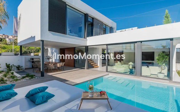 Resale - Villa - El Paraiso - New Golden Mile