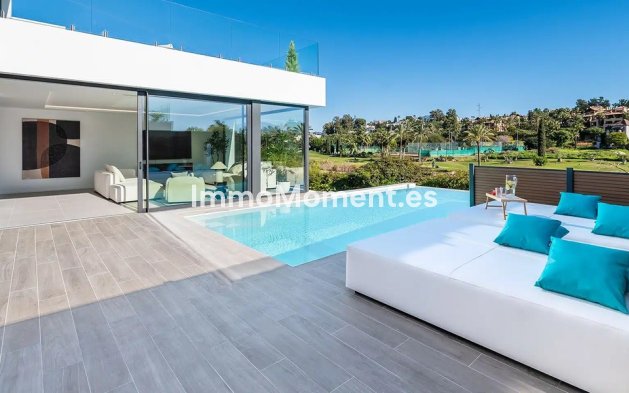 Resale - Villa - El Paraiso - New Golden Mile