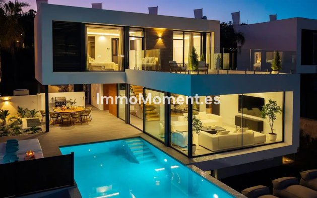Resale - Villa - El Paraiso - New Golden Mile