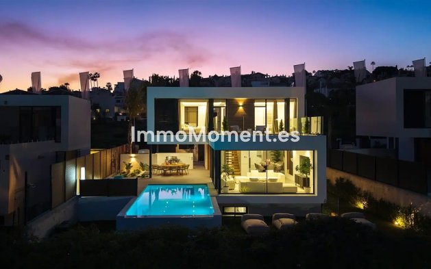 Resale - Villa - El Paraiso - New Golden Mile