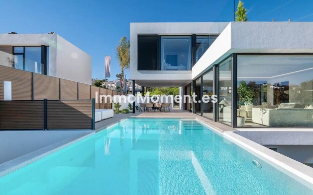 Resale - Villa - El Paraiso - New Golden Mile