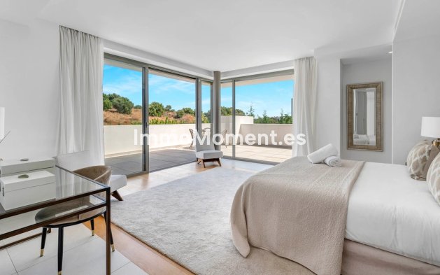 Resale - Villa - El Paraiso - New Golden Mile