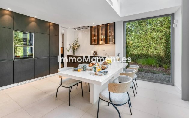 Resale - Villa - El Paraiso - New Golden Mile