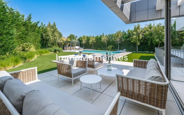 Resale - Villa - El Paraiso - New Golden Mile