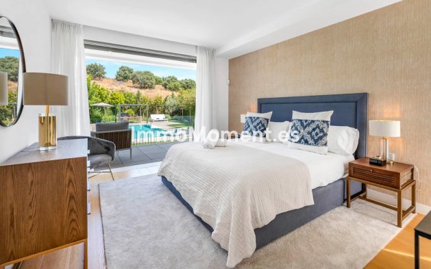 Resale - Villa - El Paraiso - New Golden Mile
