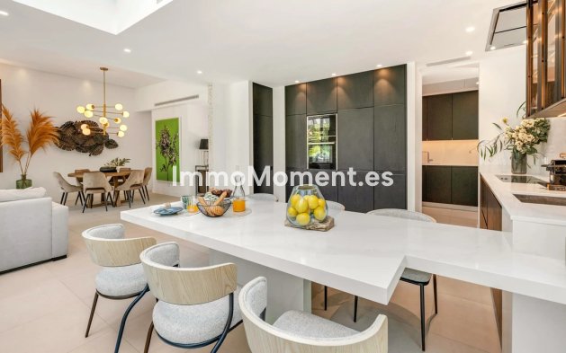 Resale - Villa - El Paraiso - New Golden Mile