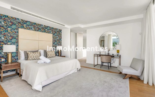 Resale - Villa - El Paraiso - New Golden Mile