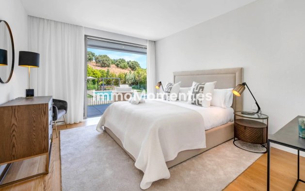 Resale - Villa - El Paraiso - New Golden Mile