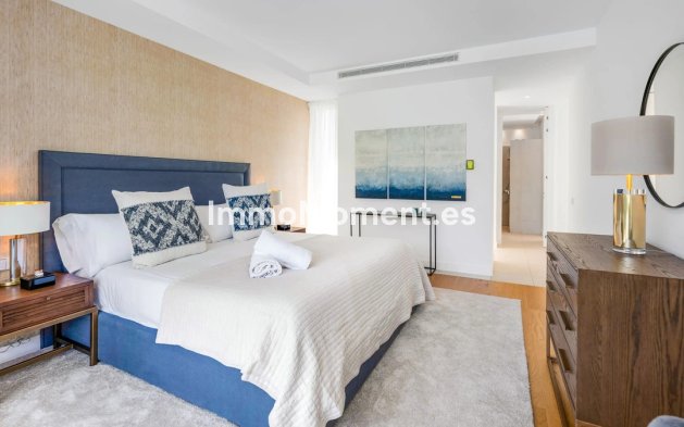 Resale - Villa - El Paraiso - New Golden Mile