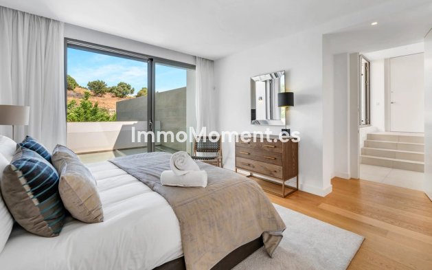 Resale - Villa - El Paraiso - New Golden Mile