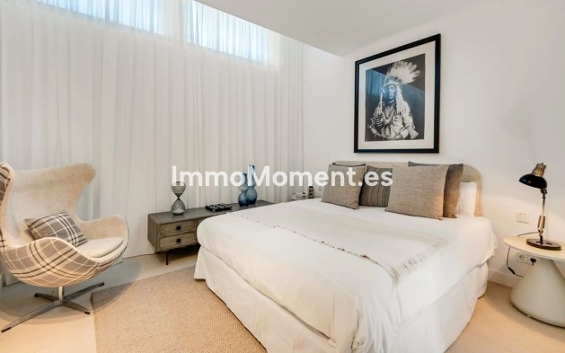Resale - Villa - El Paraiso - New Golden Mile
