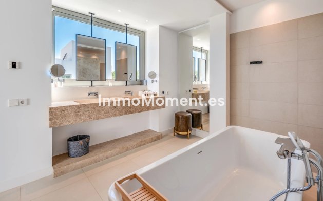 Resale - Villa - El Paraiso - New Golden Mile
