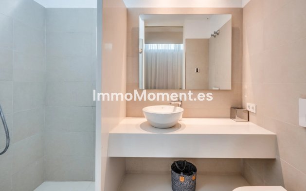 Resale - Villa - El Paraiso - New Golden Mile