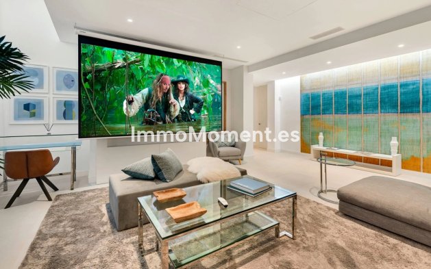 Resale - Villa - El Paraiso - New Golden Mile