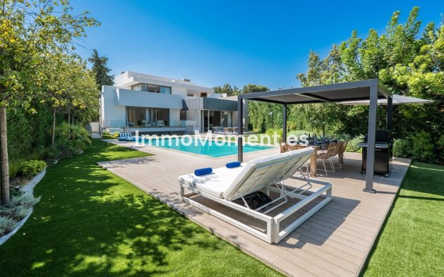 Resale - Villa - El Paraiso - New Golden Mile