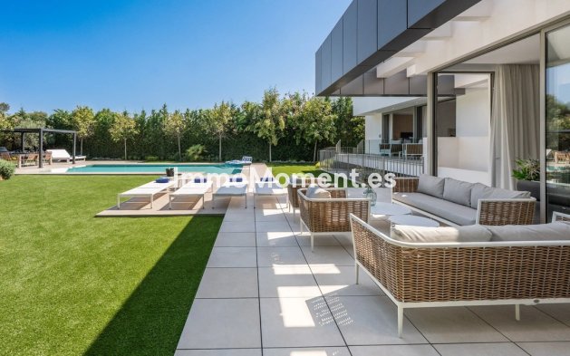 Resale - Villa - El Paraiso - New Golden Mile