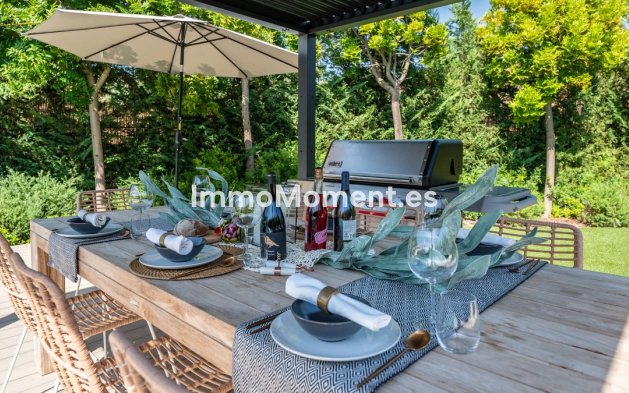 Resale - Villa - El Paraiso - New Golden Mile