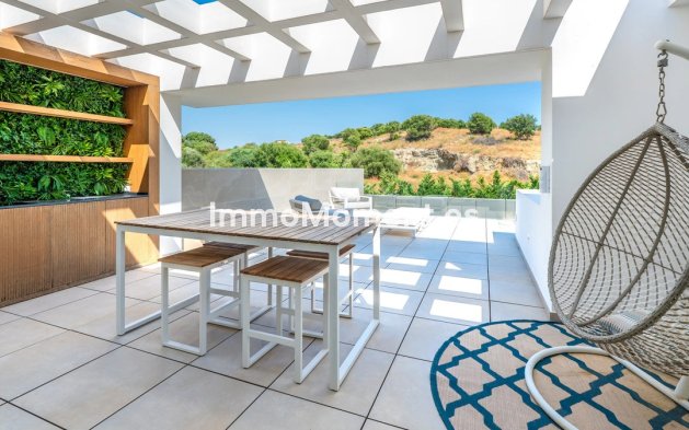 Resale - Villa - El Paraiso - New Golden Mile