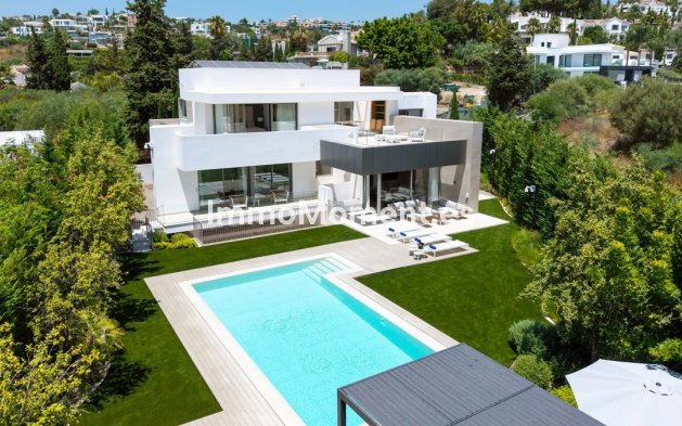 Resale - Villa - El Paraiso - New Golden Mile