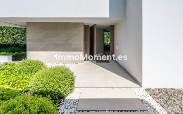 Resale - Villa - El Paraiso - New Golden Mile