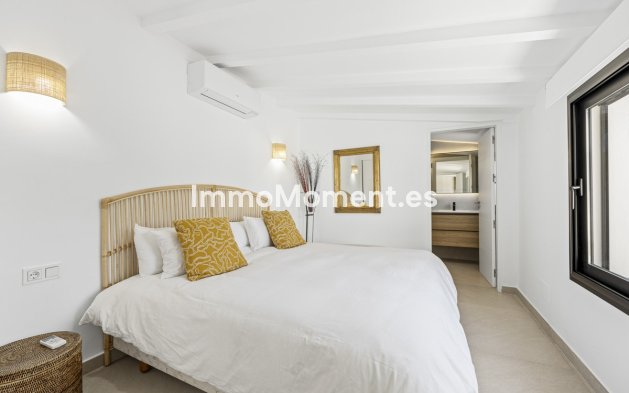 Resale - Villa - Marbella - Guadalmina Alta