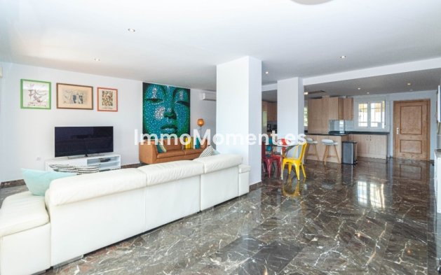 Resale - Apartment - Fuengirola - Carvajal