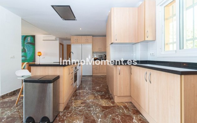 Resale - Apartment - Fuengirola - Carvajal